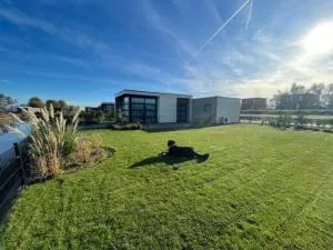 Marina Strandbad Chalet Aan het Strand mit Zaun Haus Nr 133 - Spankeren