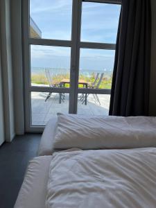 Enkhuizer Strand Chalet IJsselmeerstrand Erste Reihe mit Zaun Hausnr 204