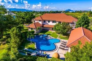 Luxurious 6 Bedroom Mansion Close To Beach CAS - Ban Phu Wai