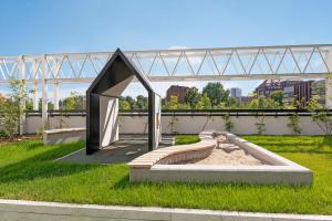 DOKI Living & Foodhall by Downtown Apartments