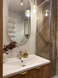 Nowoczesny apartament w centrum Starego Miasta, strzeżony parking