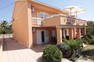 Studios & Rooms Fiesta - 3hvězdičkové hotely ve městě Novalja