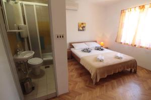 Studios & Rooms Fiesta 