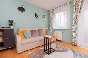 Subtle and Cosy Studio with Furnished Balcony in Gdańsk by Noclegi Renters - Kiełpino Górne