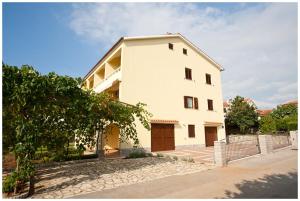 Apartment & room Dinka, Krk 