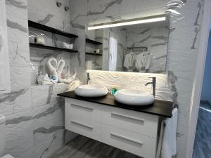 Paradise Resort - FKK Swinger & Nudist Couples Only