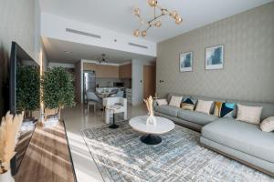 Luxury Dubai Creek Balcony & View