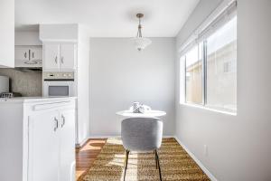 Beverly Hills 1BR Pool nr Beverly Center LAX-401