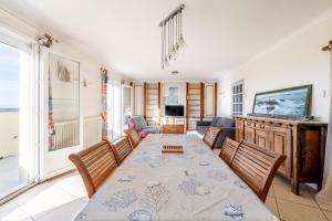 Maisons de vacances Maison vue sur mer 50m plage : photos des chambres