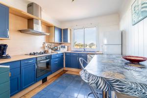 Maisons de vacances Maison vue sur mer 50m plage : photos des chambres