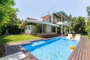 StayVista's Villa Verona - Enjoy a heated pool and snooker table for an unforgettable stay - Thākurvādi