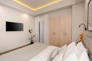 Phaedrus Living: City Center Zenonos Suite