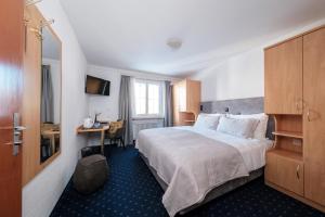 Budget Double Room room in Hotel Bünda Davos