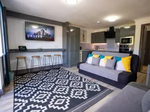 Contractors Dream Hot Tub Near Longcross - Bisley