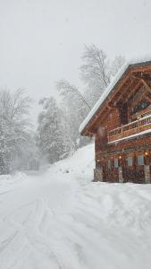 Chalet entier 110m2 avec vue et sauna à 10 min des pistes