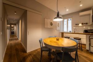 Fotofever Apt, two bedrooms with air conditioned in elegant shopping area, close to Vatican City