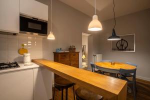 Fotofever Apt, two bedrooms with air conditioned in elegant shopping area, close to Vatican City