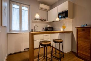 Fotofever Apt, two bedrooms with air conditioned in elegant shopping area, close to Vatican City