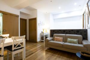 ARROLA by Smiling Rentals