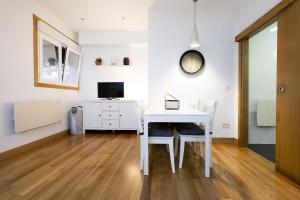 ARROLA by Smiling Rentals