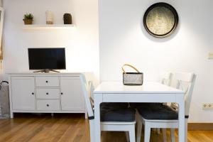 ARROLA by Smiling Rentals