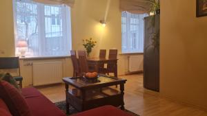 Rehouse, Antokolskio 13