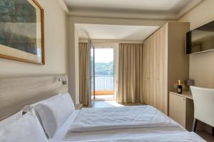 Double Room with Lake View and Balcony room in Hotel Bazzoni