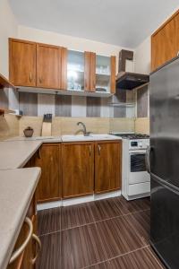 2Br Apt Metro Railwaystation