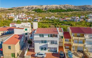 2 Bedroom Cozy Apartment In Pag