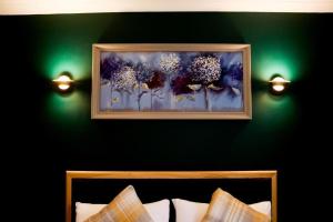 Double Room with Private Bathroom room in Lomond Park Hotel