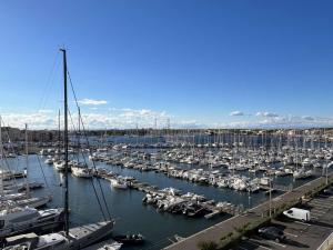 T2 avec Climatisation, Piscine, Box Privé - FR-1-702-6