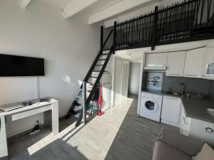 T2 avec Climatisation, Piscine, Box Privé - FR-1-702-6