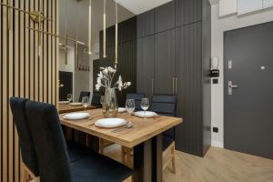 Black and Beige Apartment with Balcony and Parking in Wrocław by Noclegi Renters