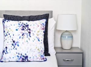 Burnley Terraced House by BEVOLVE - Free Parking 3