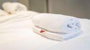 Single Room with Shared Bathroom room in A Hotels City