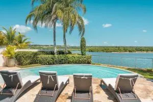 Seaside Bliss with pool and spectacular view - Las Minas