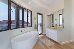 30% off Designer Penthouse - backup power - Cape Town