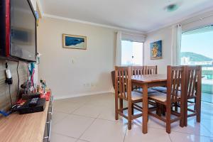 018 - Apartamento com 4 Dormitórios Centro de Bombinhas- Garagem para 3 Carros