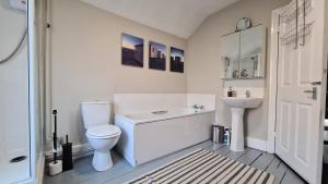 Comfy home very close to Cardiff