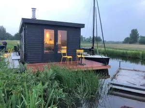 Mooie woonboot op eiland, kachel, natuur, sloep! - خراو