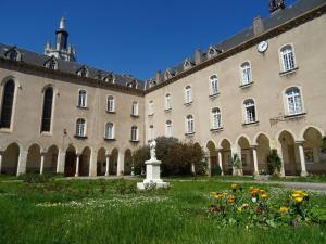 Hotels Le grand couvent de Gramat : photos des chambres
