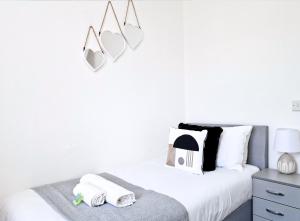 Burnley Terraced House by BEVOLVE - Free Parking 3