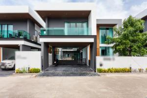 Astro Deluxe 4 Bedrooms Villa