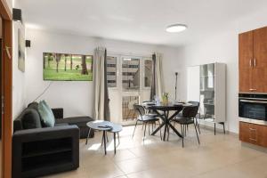 Beautiful Ben Yehuda Apartment