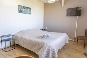 Maisons d'hotes La Ferme Du Grand Air : Chambre Double avec Salle de Bains Commune