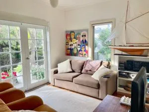 Artist apartment between Beach and Main - Queenscliff