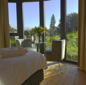 Cabanes avec jacuzzi les pieds dans la vignes