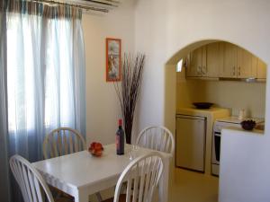Two-Bedroom Apartment with Partial Sea View (4 Adults) 