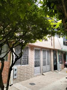 Bienvenido a tu segundo hogar a dos cuadras del centro recreaciónal lagos club comfatolima