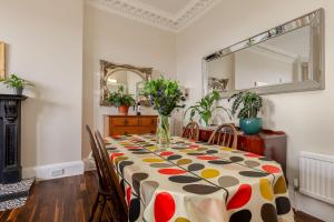 Stylish Victorian Apartments close to the Botanical gardens, Free parking!